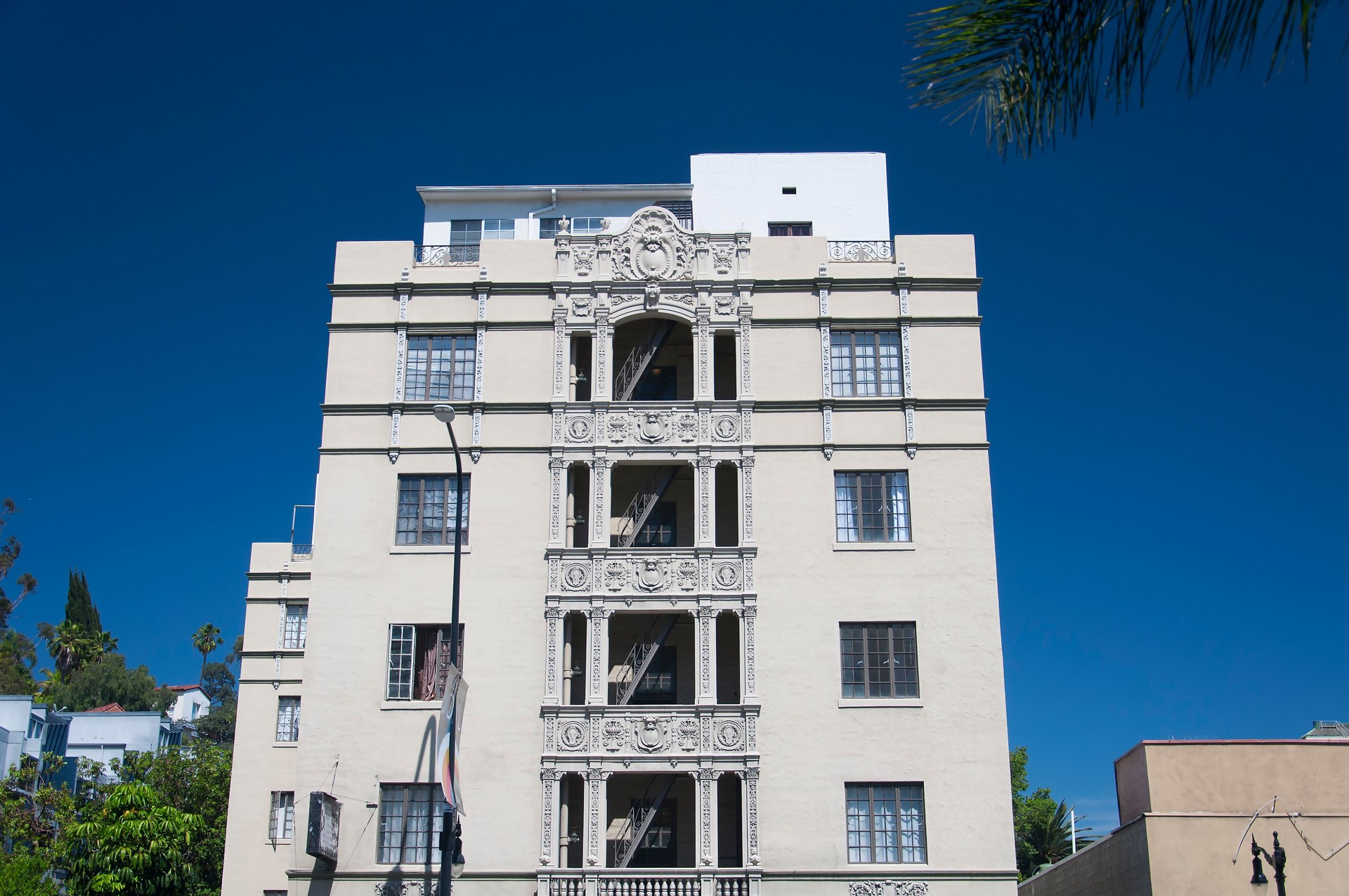 apartment building los angeles california